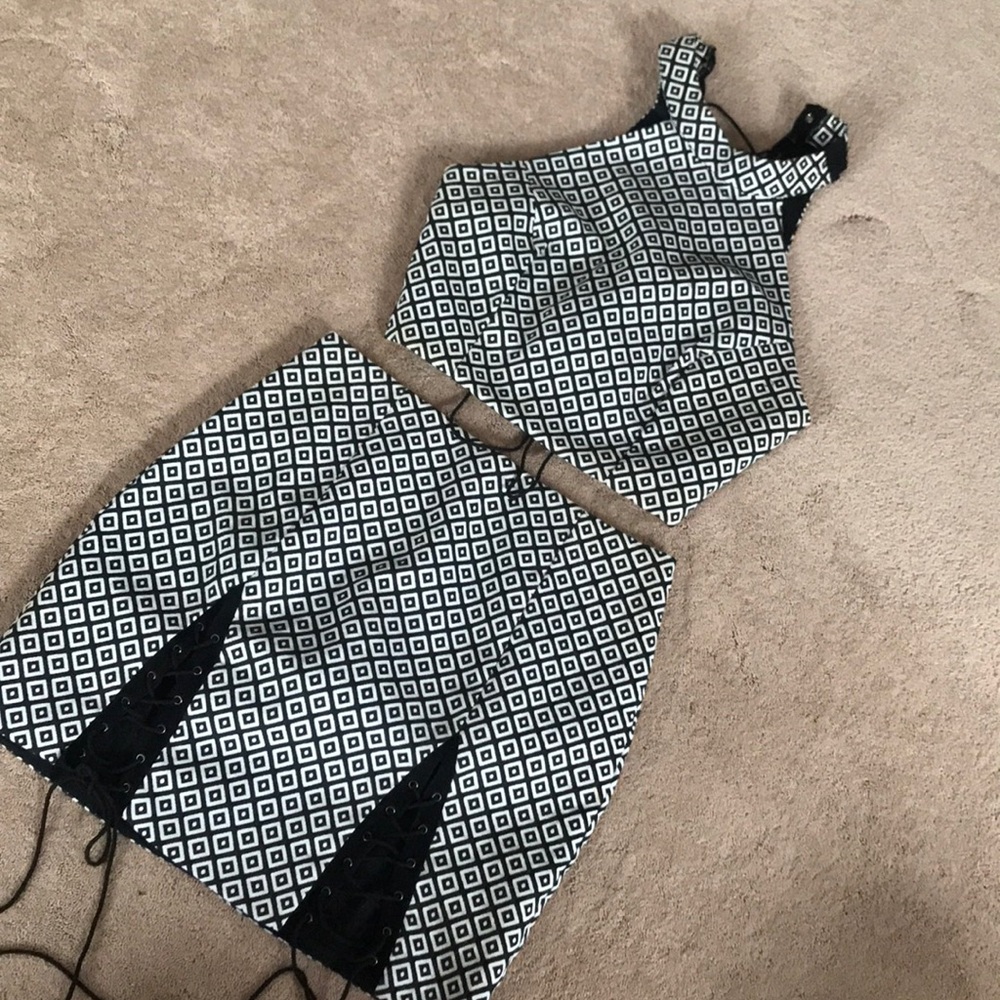 Matching skirt & crop top | Lace up